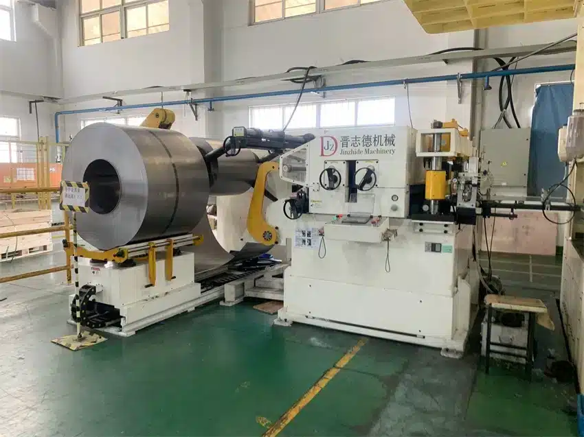 3 in1 intergrated uncoiler leveler and feeder