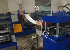 A combined view of the uncoiler feeding a metal strip directly into a precision servo feeder mechanism, which prepares the material for consistent entry.