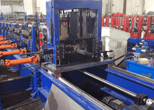 A high-speed, integrated cutting mechanism located at the end of the rolling line, designed to cleanly cut the continuously formed C or Z profile.
