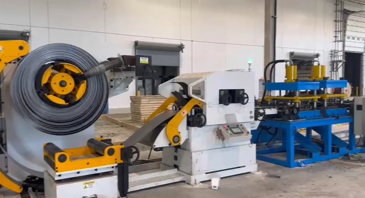 Beli RollForming 3-in-1 uncoiler, leveler, and servo feeder for sigma purlin roll forming machine.